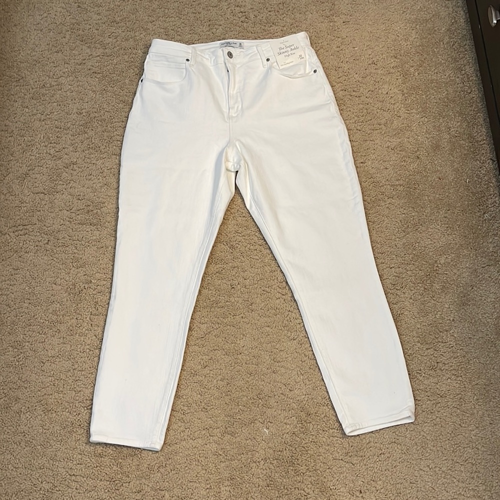 Women’s Abercrombie & Fitch white jeans